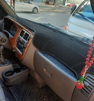 Hyundai H100 Modellerine Uygun Torpido Koruma Halısı Kenar Renk Siyah