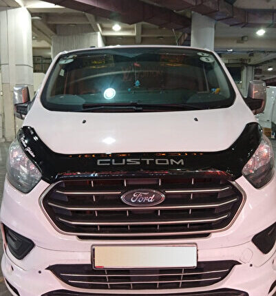 FORD CUSTOM 2O12-2017 ARACA ÖZEL KAPUT RÜZGARLIĞI 4MM PİANOBLACK (CUSTOM YAZILI)
